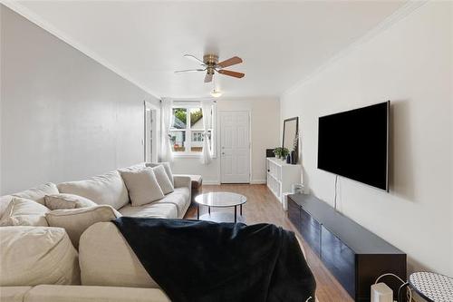 487 Bowman Ave, Winnipeg, MB - Indoor Photo Showing Living Room