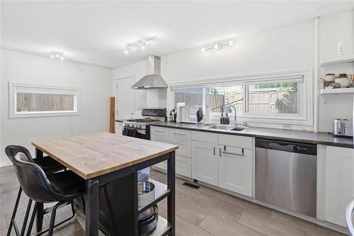 487 Bowman Ave, Winnipeg, MB - Indoor Photo Showing Kitchen