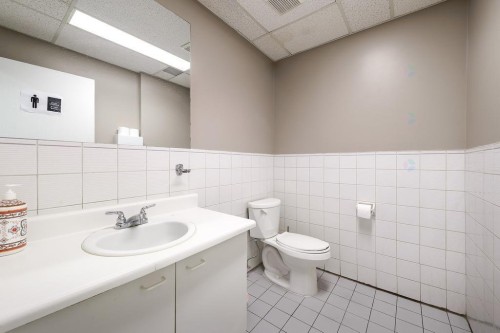 Bathroom - 201-600 Rue Sherbrooke E., Montréal (Ville-Marie), QC - Indoor Photo Showing Bathroom