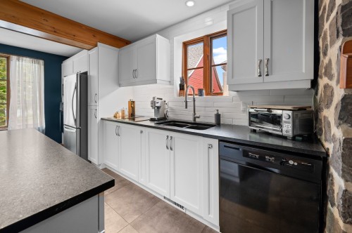 Cuisine - 2 Rue Lévis, Lévis (Desjardins), QC - Indoor Photo Showing Kitchen With Double Sink