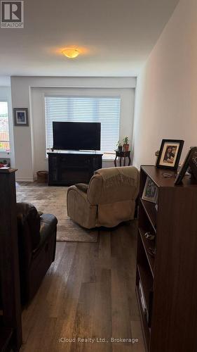 74 FORESTWALK STREET , Kitchener, Ontario N2R 0S3 4