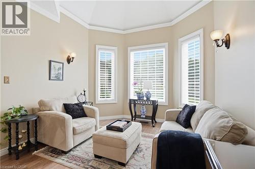26 Shadetree Crescent, Stoney Creek, ON - Indoor Photo Showing Living Room