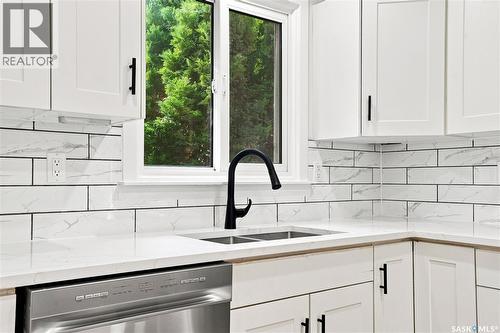 69 Rita Crescent, Saskatoon, SK - Indoor Photo Showing Kitchen With Double Sink