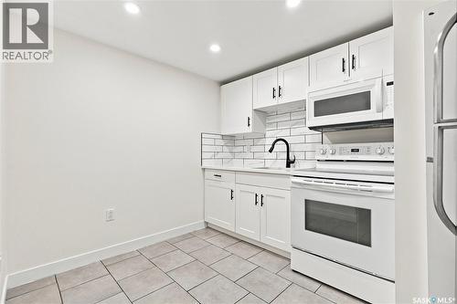 69 Rita Crescent, Saskatoon, SK - Indoor Photo Showing Kitchen