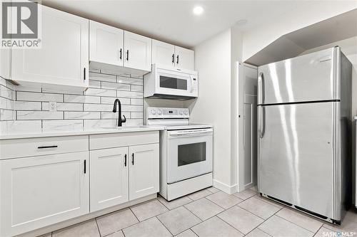 69 Rita Crescent, Saskatoon, SK - Indoor Photo Showing Kitchen