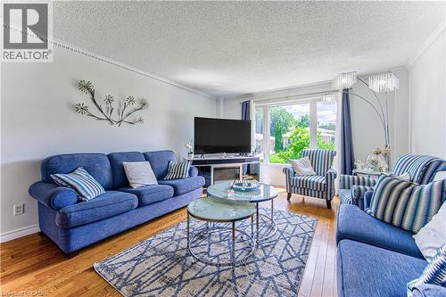 98 Monteagle Crescent, Kitchener, ON - Indoor Photo Showing Living Room