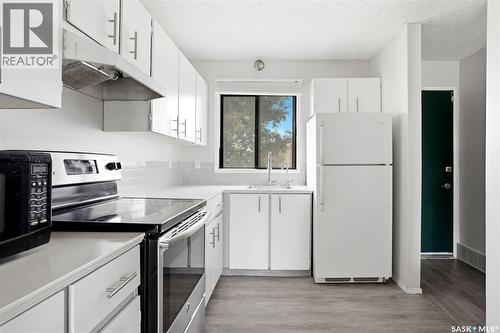 6419 Rochdale Boulevard, Regina, SK - Indoor Photo Showing Kitchen