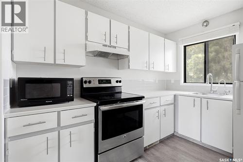 6419 Rochdale Boulevard, Regina, SK - Indoor Photo Showing Kitchen