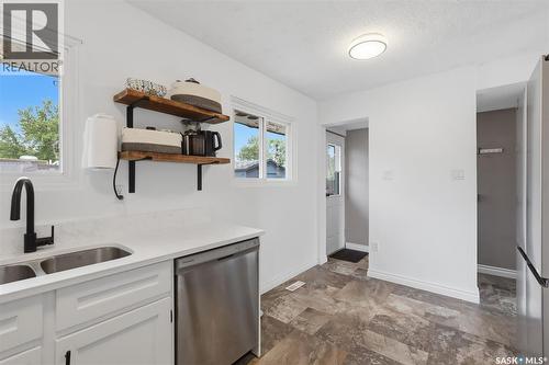 58 120 Acadia Drive, Saskatoon, SK - Indoor Photo Showing Kitchen With Double Sink