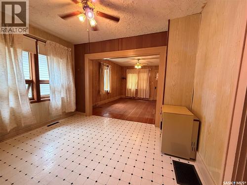 538 Centre Street, Shaunavon, SK - Indoor Photo Showing Other Room
