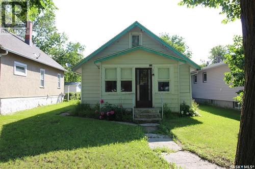 538 Centre Street, Shaunavon, SK - Outdoor