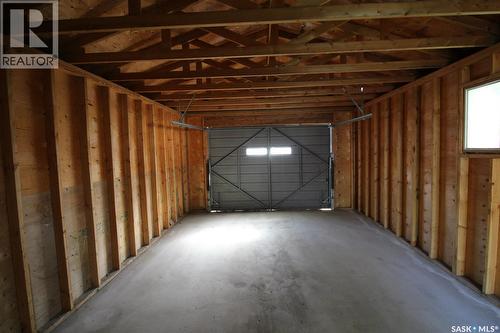 538 Centre Street, Shaunavon, SK - Indoor Photo Showing Garage
