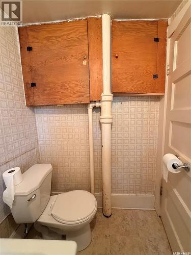 538 Centre Street, Shaunavon, SK - Indoor Photo Showing Bathroom