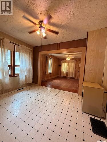 538 Centre Street, Shaunavon, SK - Indoor Photo Showing Other Room
