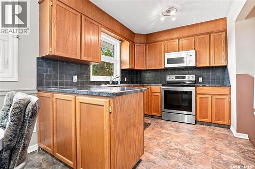 632 Grey Street, Regina, SK - Indoor Photo Showing Kitchen