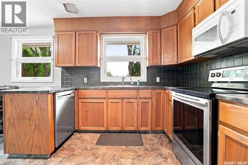 632 Grey Street, Regina, SK - Indoor Photo Showing Kitchen