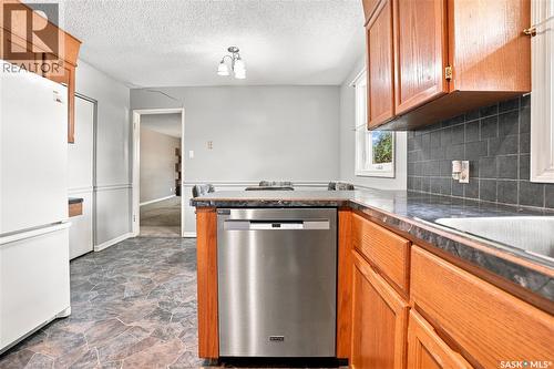 632 Grey Street, Regina, SK - Indoor Photo Showing Kitchen