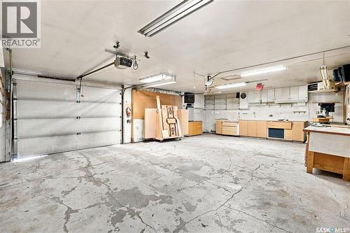 632 Grey Street, Regina, SK - Indoor Photo Showing Garage