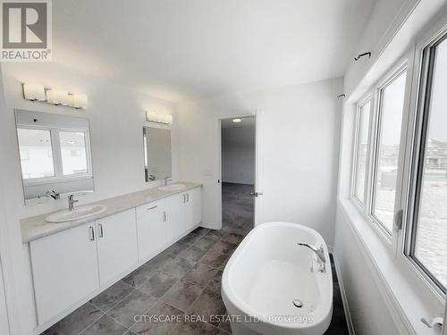 Primary Bedroom 5pc Ensuite - 259 Rea Drive, Centre Wellington, ON - Indoor Photo Showing Bathroom