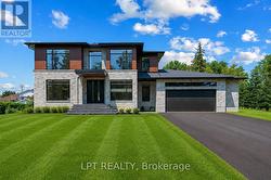 15 BRIGGS AVENUE  Ottawa, ON K2E 6W5