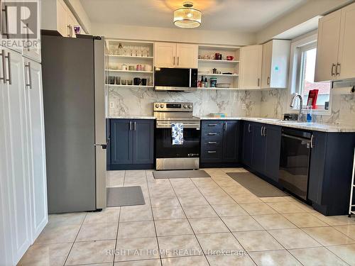 71 Hutton Place, Clarington, ON - Indoor Photo Showing Kitchen With Upgraded Kitchen
