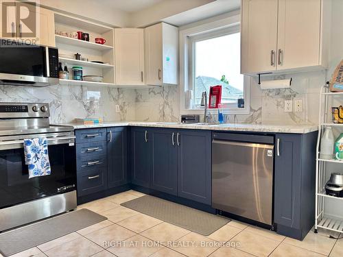 71 Hutton Place, Clarington, ON - Indoor Photo Showing Kitchen With Stainless Steel Kitchen With Upgraded Kitchen