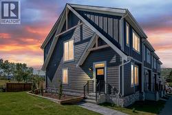 2238 44 Street NW  Calgary, AB T3B 0X6