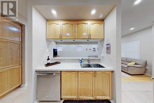 3258 Angel Pass Drive, Mississauga, ON - Indoor Photo Showing Kitchen