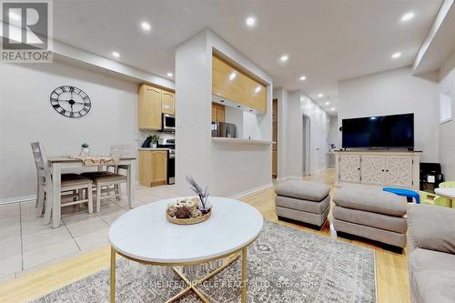 3258 Angel Pass Drive, Mississauga, ON - Indoor