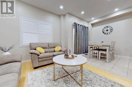 3258 Angel Pass Drive, Mississauga, ON - Indoor Photo Showing Living Room