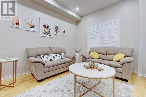 3258 Angel Pass Drive, Mississauga, ON - Indoor Photo Showing Living Room