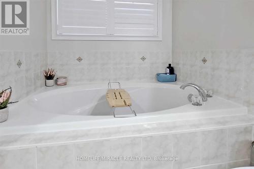 3258 Angel Pass Drive, Mississauga, ON - Indoor Photo Showing Bathroom