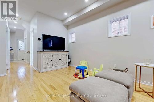 3258 Angel Pass Drive, Mississauga, ON - Indoor