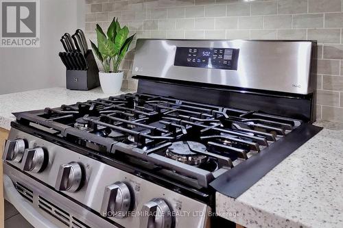 3258 Angel Pass Drive, Mississauga, ON - Indoor Photo Showing Kitchen