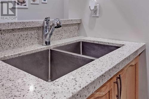 3258 Angel Pass Drive, Mississauga, ON - Indoor Photo Showing Kitchen