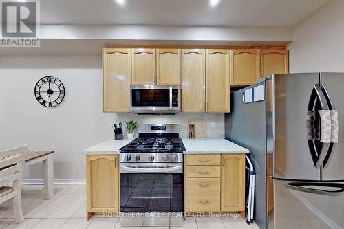 3258 Angel Pass Drive, Mississauga, ON - Indoor Photo Showing Kitchen
