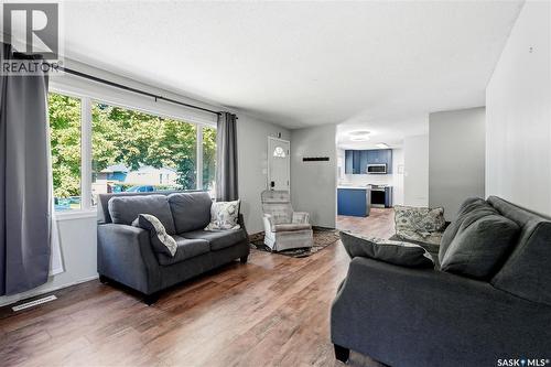 3234 Maxwell Street, Saskatoon, SK - Indoor Photo Showing Living Room