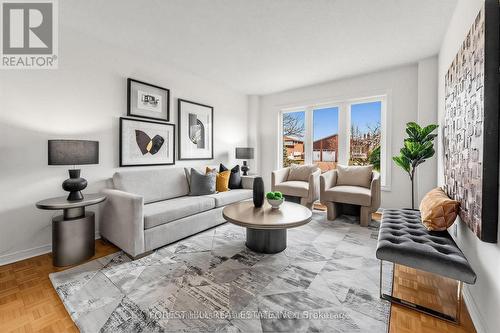 4129 Molly Avenue, Mississauga, ON - Indoor Photo Showing Living Room