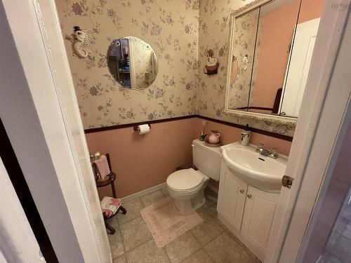 9 Fundy Drive, Truro, NS - Indoor Photo Showing Bathroom