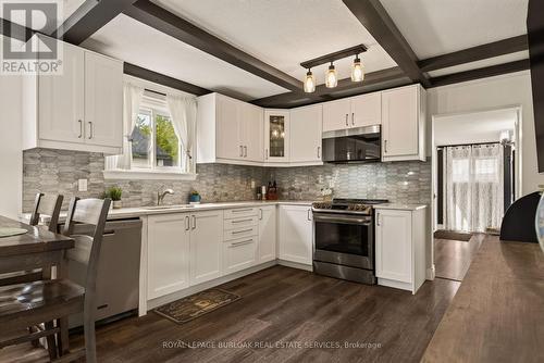 29 Hixon Road, Hamilton, ON - Indoor Photo Showing Kitchen With Upgraded Kitchen