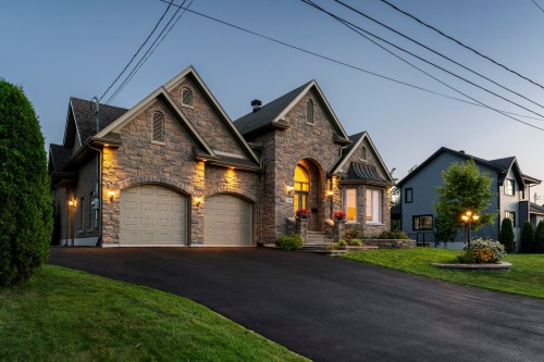 1895 Rue de Valencay  Sherbrooke (Fleurimont), QC J1G 5E7