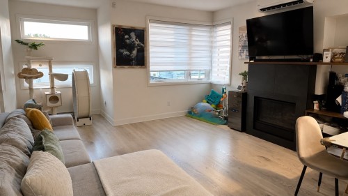 Salon - 1739 Rue Lavoie, Laval (Vimont), QC - Indoor Photo Showing Living Room With Fireplace