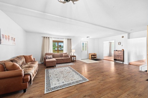 Salon - 997C Route 303 N., Clarendon, QC - Indoor Photo Showing Living Room