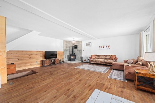 Salon - 997C Route 303 N., Clarendon, QC - Indoor Photo Showing Living Room With Fireplace