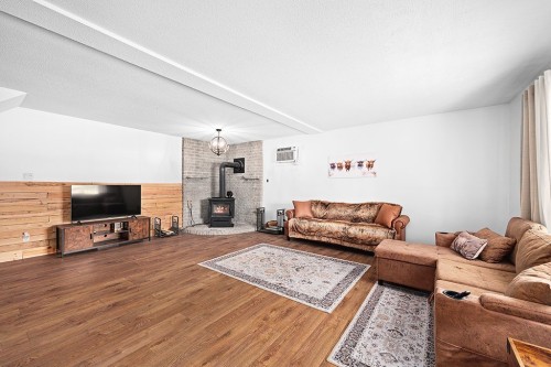 Salon - 997C Route 303 N., Clarendon, QC - Indoor Photo Showing Living Room With Fireplace
