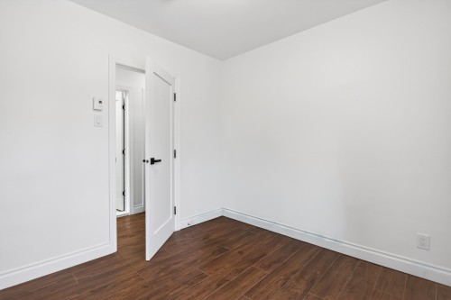 Chambre à coucher - 1060 Rue St-Germain, Montréal (Saint-Laurent), QC - Indoor Photo Showing Other Room