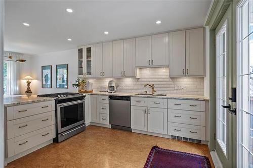 178 Niagara St, Winnipeg, MB - Indoor Photo Showing Kitchen With Upgraded Kitchen