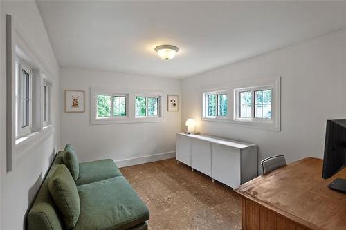 178 Niagara St, Winnipeg, MB - Indoor