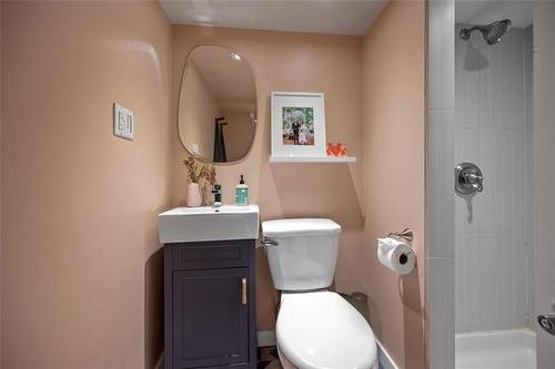 178 Niagara St, Winnipeg, MB - Indoor Photo Showing Bathroom
