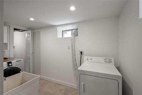 178 Niagara St, Winnipeg, MB - Indoor Photo Showing Laundry Room